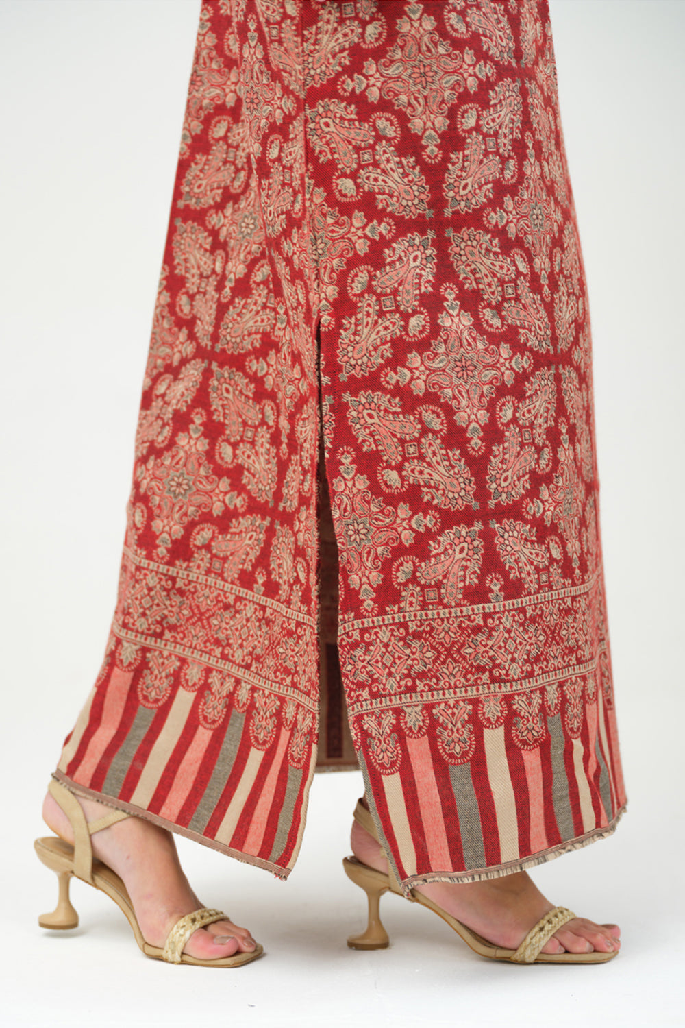 Inaaya Embroidered Shawl Kaftan (Red)